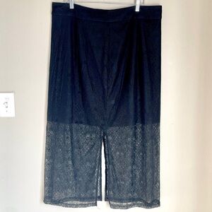 BloomChic black lace overlay midi skirt in size US 18–20.